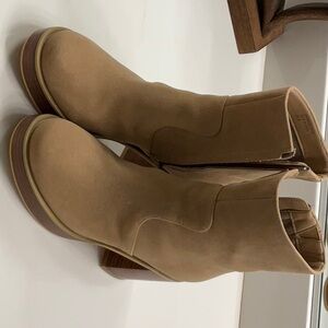 Great for FALL - Light Brown Like New Boots